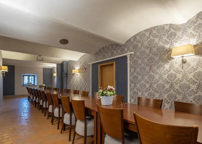 Pytloun Chateau Ctenice Prag