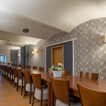 Pytloun Chateau Ctěnice Praha