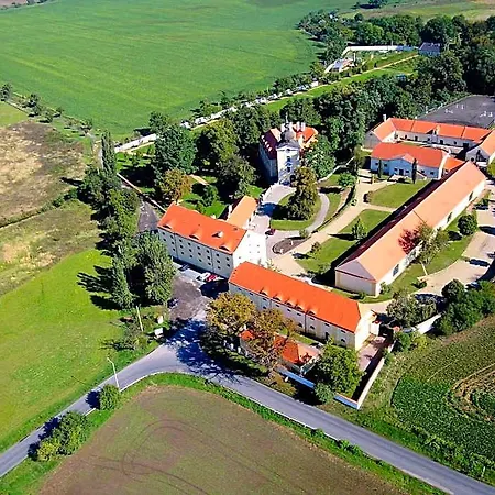 Pytloun Chateau Ctenice Praga